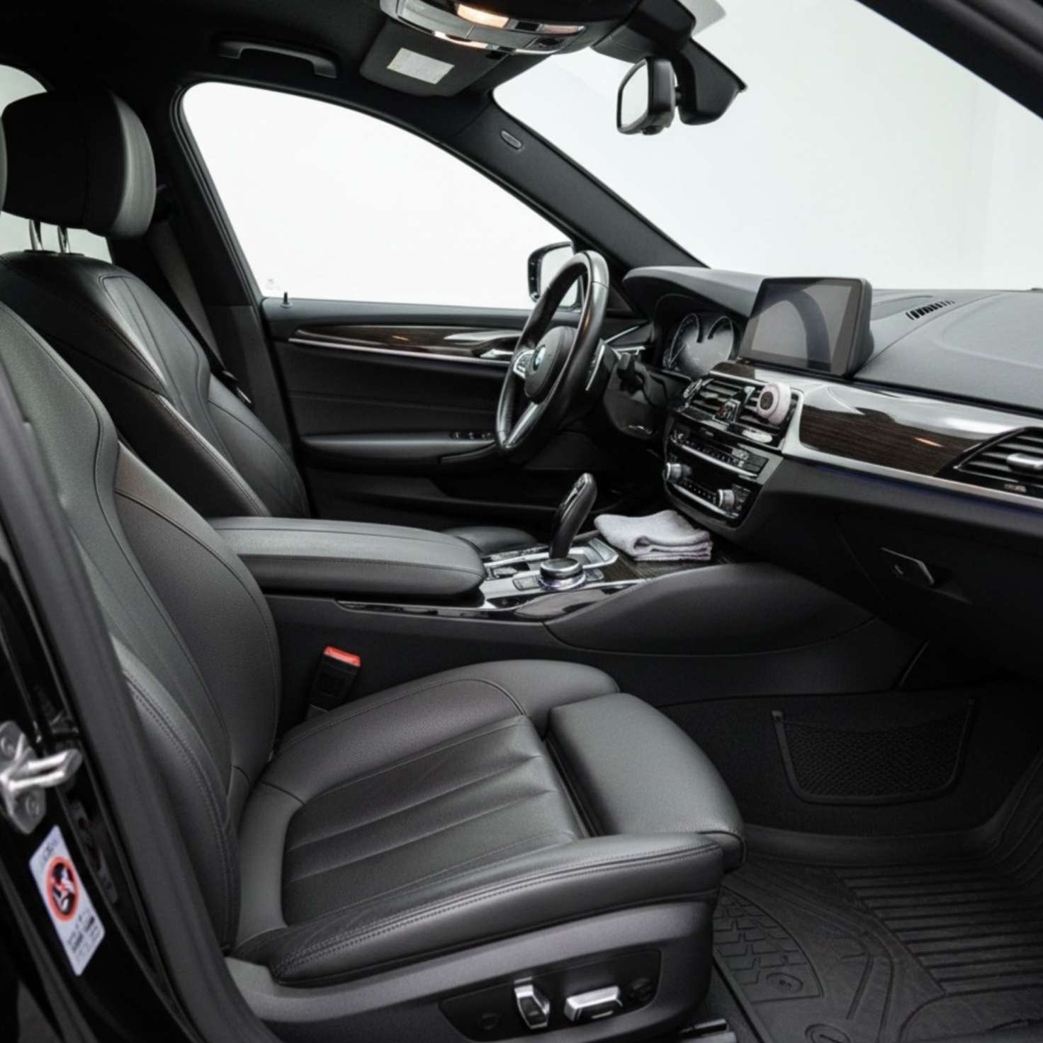 Mobile car wash and detailing. car waxing. car scratch removal. car care.